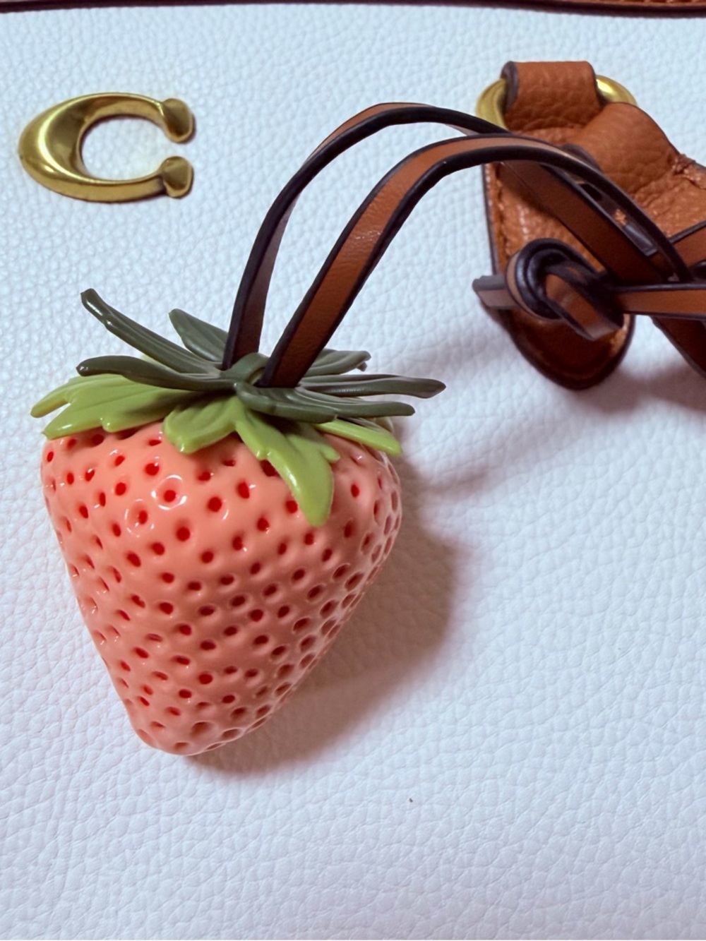 Strawberry Charm Keychain Charm Bag Accessory Deluxe / Llavero Rosa Rosado Fresa